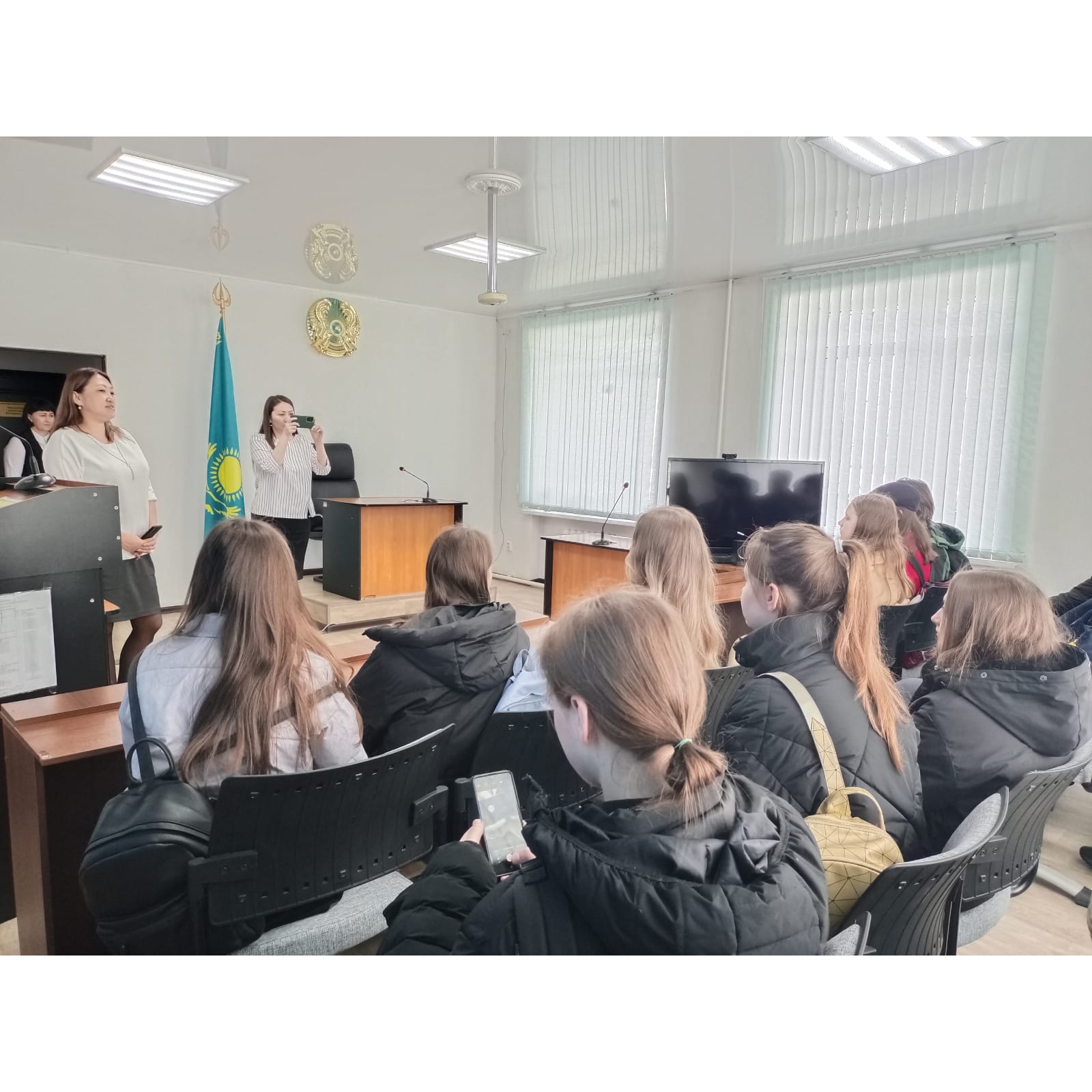 В рамках профориентационой работы учащиеся 11 класса  посетили с экскурсией районный суд города Алтай Восточно- Казахстанской области.