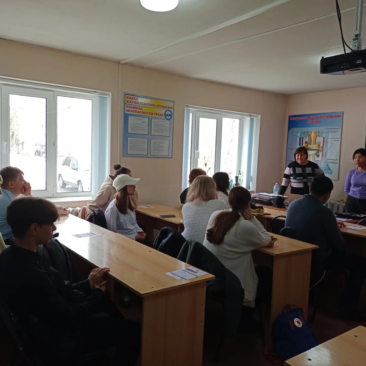 Профориентация.  Учащиеся 9 класса посетили Алтайский Высший колледж.